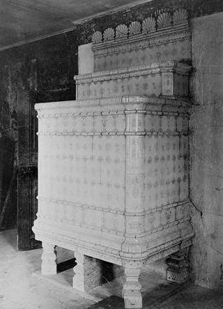 Ein Fayence-Kachelofen des Aarauer Hafners Balthasar Fischer zierte früher das Brutel-Gut. (Foto: Kant. Denkmalpflege)